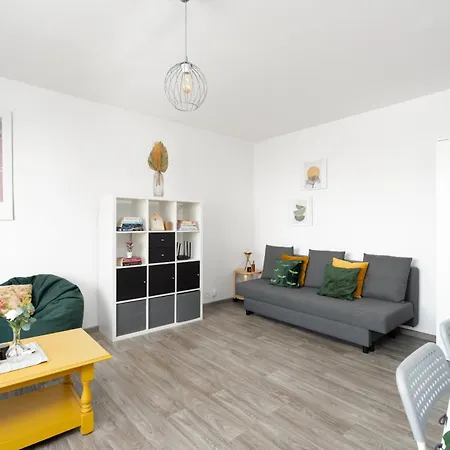 Cozy Studio Retro In By Renters Poznań